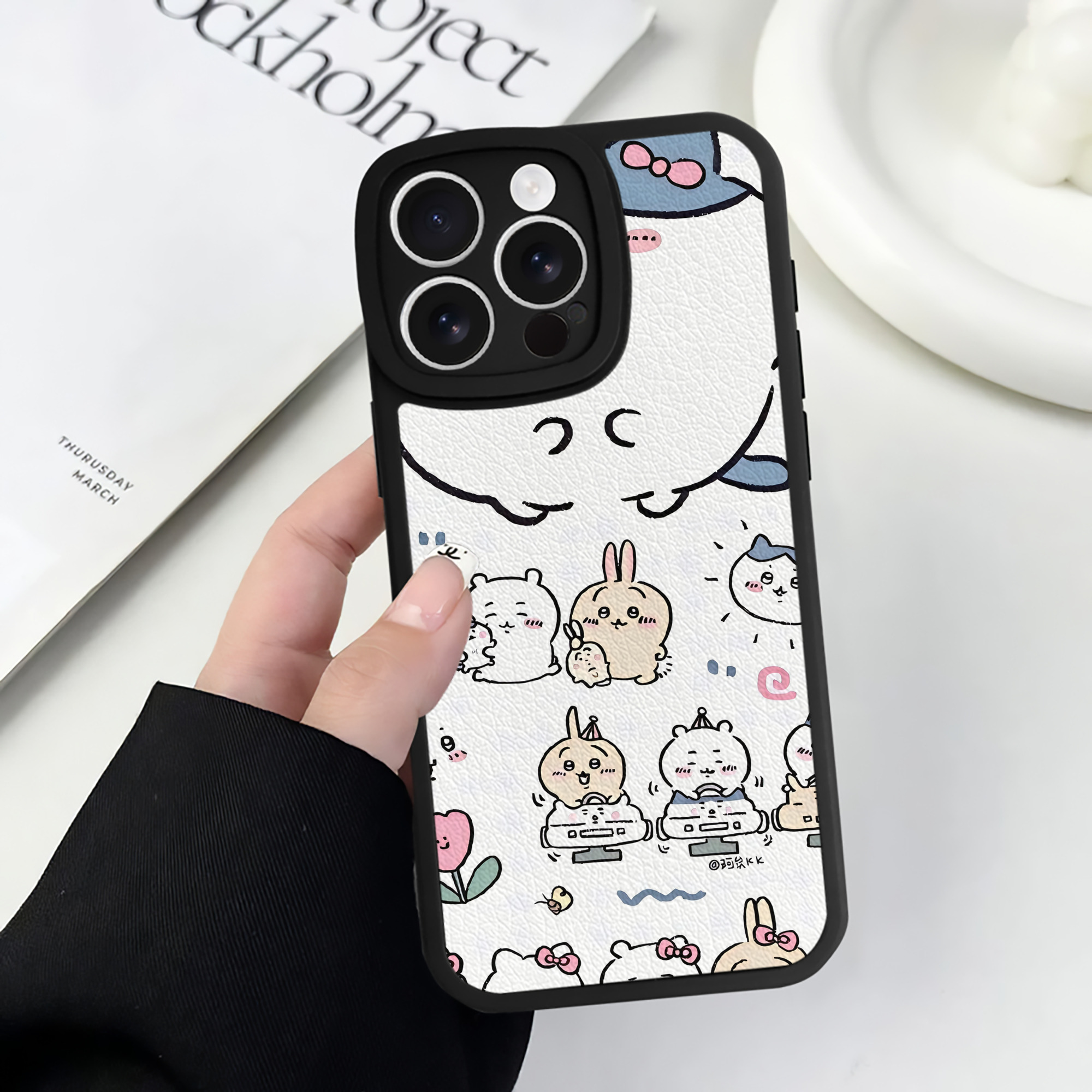 （画像用） ちいかわ Chii-kawa 【iPhone 16シリーズ対応】シリコンスマホケース（レザー調） 材質：シリコン